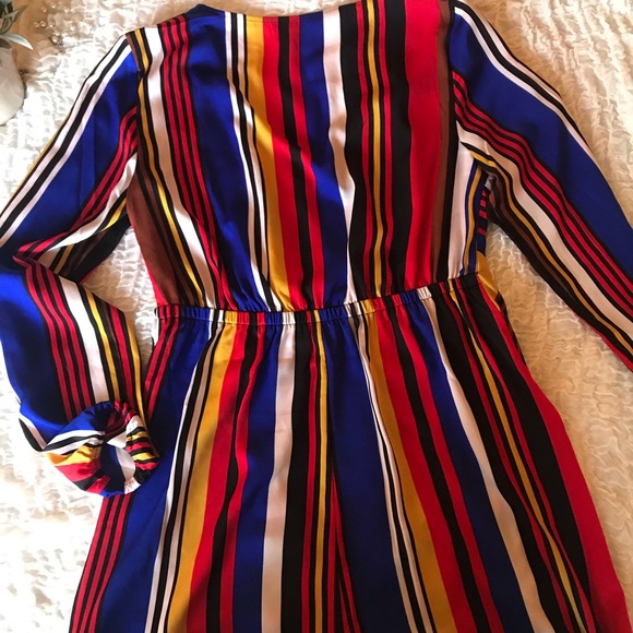 Colorful wrap dress with tie front - Picture 4 of 5